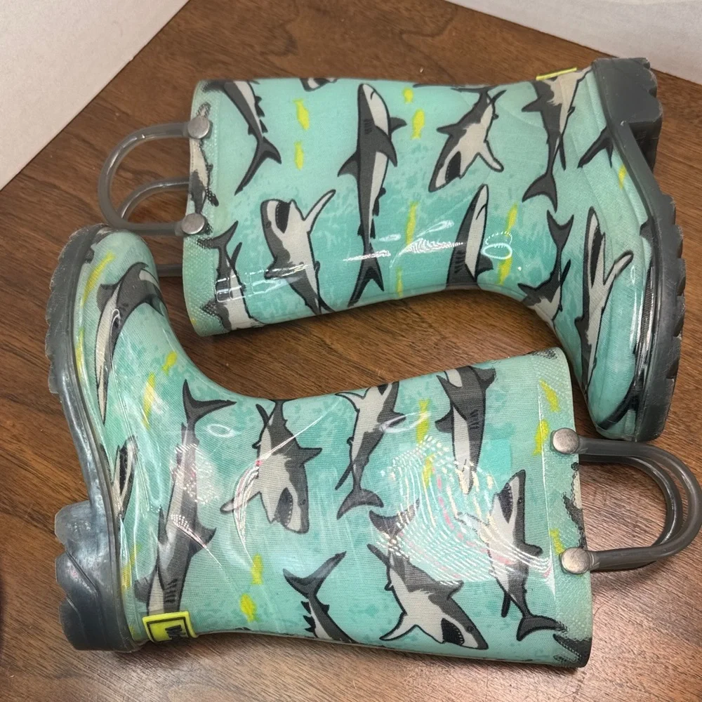 EUC Western Chief Light-up Kids Toddlers Chiller Shark Pull-on Rain Boots, sz 7